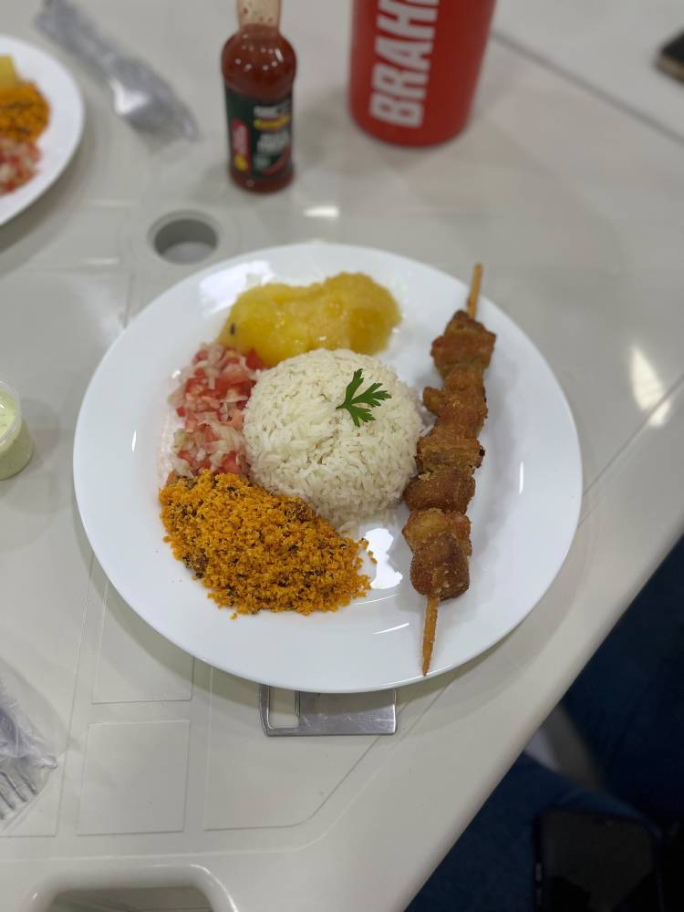 Espetinho de porco frito